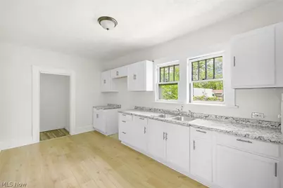 1390 Curtis Street, Akron, OH 44301 - Photo 11