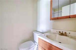 7982 Colonial Dr, Mentor, OH 44060 - Photo 17