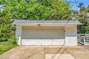 20571 Lakeshore Blvd, Euclid, OH 44123 - Photo 19