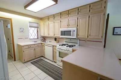 1009 Fair Oaks Avenue SW, North Canton, OH 44720 - Photo 5
