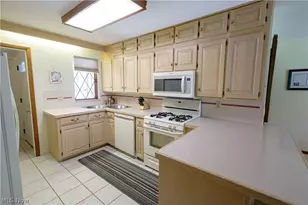 1009 Fair Oaks Ave SW, North Canton, OH 44720 - Photo 5