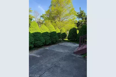 583 E 1st Street, Uhrichsville, OH 44683 - Photo 5