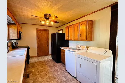 583 E 1st Street, Uhrichsville, OH 44683 - Photo 7