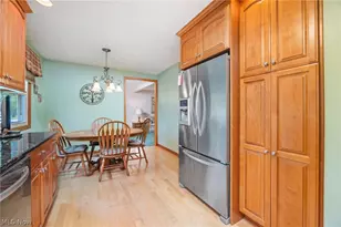 8152 Twin Oaks Dr, Grandview Heights, OH 44147 - Photo 5