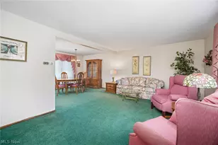 8152 Twin Oaks Dr, Grandview Heights, OH 44147 - Photo 11