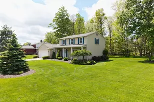 8152 Twin Oaks Dr, Grandview Heights, OH 44147 - Photo 3