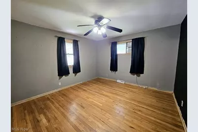 9333 S Highland Avenue, Garfield Heights, OH 44125 - Photo 15