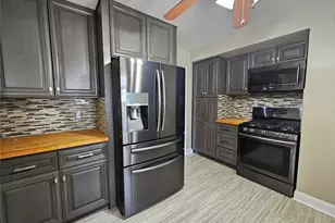 9333 S Highland Ave, Garfield Heights, OH 44125 - Photo 7