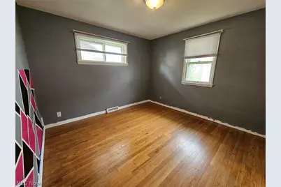 9333 S Highland Avenue, Garfield Heights, OH 44125 - Photo 19