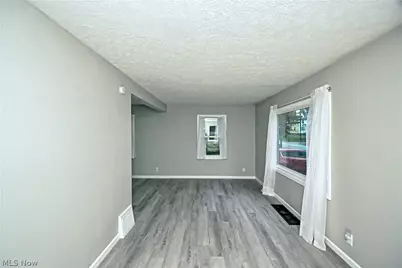 542 Montgomery Street, Akron, OH 44305 - Photo 5