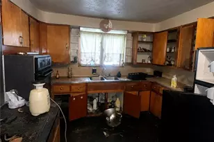1304 E 188th St, Loveland, OH 44110 - Photo 7
