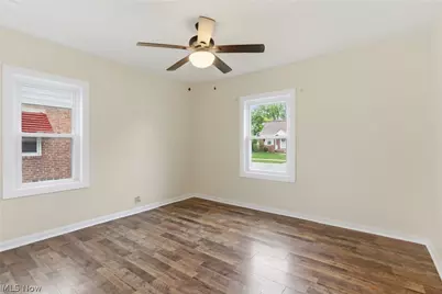 325 E 326th Street, Willowick, OH 44095 - Photo 13