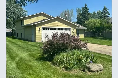 454 Oaknoll Drive, Amherst, OH 44001 - Photo 3