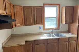 335 Oxford Ave, Elyria, OH 44035 - Photo 3