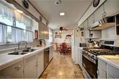 1017 Kaderly Street NW, New Philadelphia, OH 44663 - Photo 5
