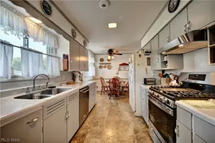1017 Kaderly St NW, New Philadelphia, OH 44663 - Photo 5