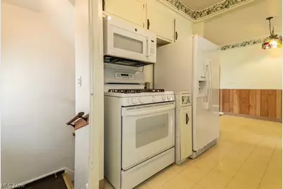 357 E 307th Street, Willowick, OH 44095 - Photo 9