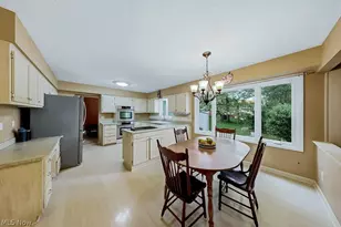 6982 Carol Dr, Independence, OH 44131 - Photo 9