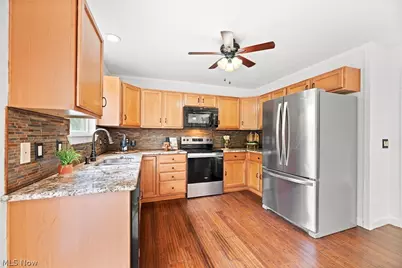 2212 Dorchester Drive, Kent, OH 44240 - Photo 7