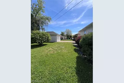 12117 Thraves Road, Garfield Heights, OH 44125 - Photo 15