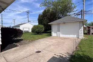 12117 Thraves Rd, Garfield Heights, OH 44125 - Photo 17