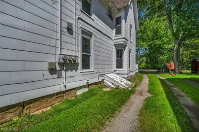 1004 East Avenue, Elyria, OH 44035 - Photo 9
