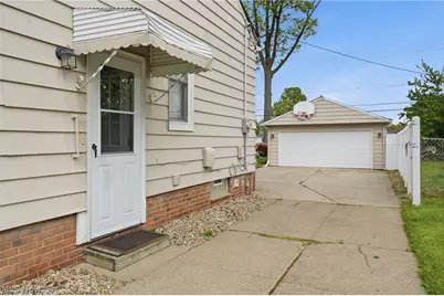 9210 Fernhill Avenue, Parma, OH 44129 - Photo 29