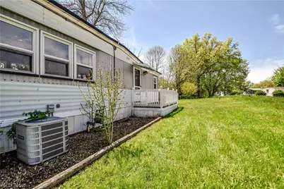 112 Lakeside Way SW, Warren, OH 44481 - Photo 15