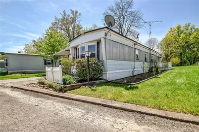 112 Lakeside Way SW, Warren, OH 44481 - Photo 1