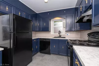 4020 Stratmore Avenue, Youngstown, OH 44511 - Photo 3