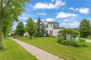 198 Gatwick Grove Cir, Wadsworth, OH 44281 - Photo 3
