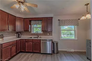 4933 Fairlawn Rd, Lyndhurst, OH 44124 - Photo 13