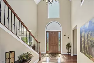 9000 Crooked Creek Ln, Grandview Heights, OH 44147 - Photo 7