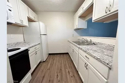 623 Lovers Lane #B-3, Steubenville, OH 43953 - Photo 5