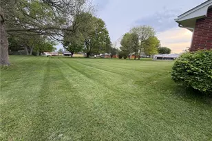 6391 Peach St NE, Louisville, OH 44641 - Photo 9