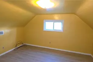 146 N 21st St, Weirton, WV 26062 - Photo 9