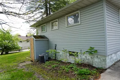 483 17th Street NW, Barberton, OH 44203 - Photo 3
