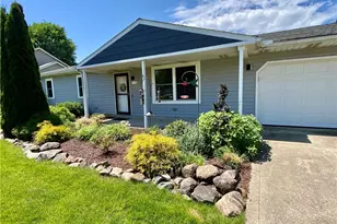578 Fieldstone Dr, Amherst, OH 44001 - Photo 3