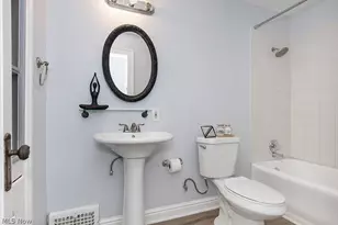 10612 Clifton Blvd, Loveland, OH 44102 - Photo 11