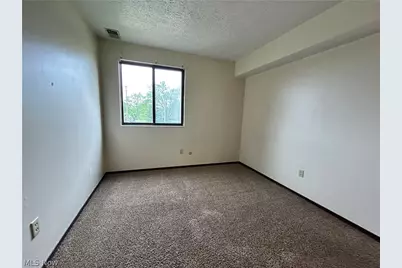 623 Lovers Lane #B-5, Steubenville, OH 43953 - Photo 3