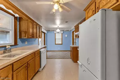 4556 Warren Sharon Road, Vienna, OH 44473 - Photo 7
