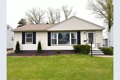 15305 Steinway Boulevard, Maple Heights, OH 44137 - Photo 1