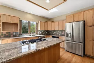 18130 Greatwood Ln, Chagrin Falls, OH 44023 - Photo 7