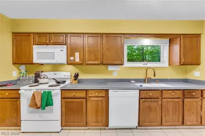 36 Oakshore Drive, Bratenahl, OH 44108 - Photo 9