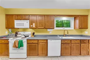 36 Oak Shore Dr, Bratenahl, OH 44108 - Photo 9