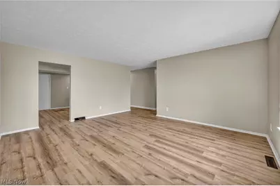 5863 Kimberly Drive, Huber Heights, OH 44146 - Photo 9
