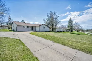 5863 Kimberly Dr, Huber Heights, OH 44146 - Photo 3