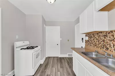 10602 Langton Avenue #2/UP, Garfield Heights, OH 44125 - Photo 11