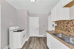 10602 Langton Ave, Garfield Heights, OH 44125 - Photo 11