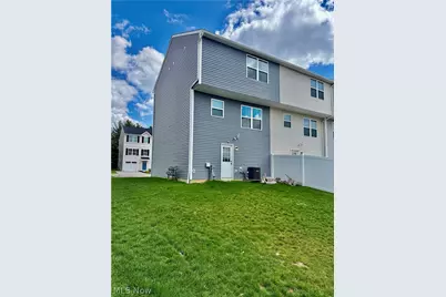 114 Slate Ridge Drive #9, Barberton, OH 44203 - Photo 5